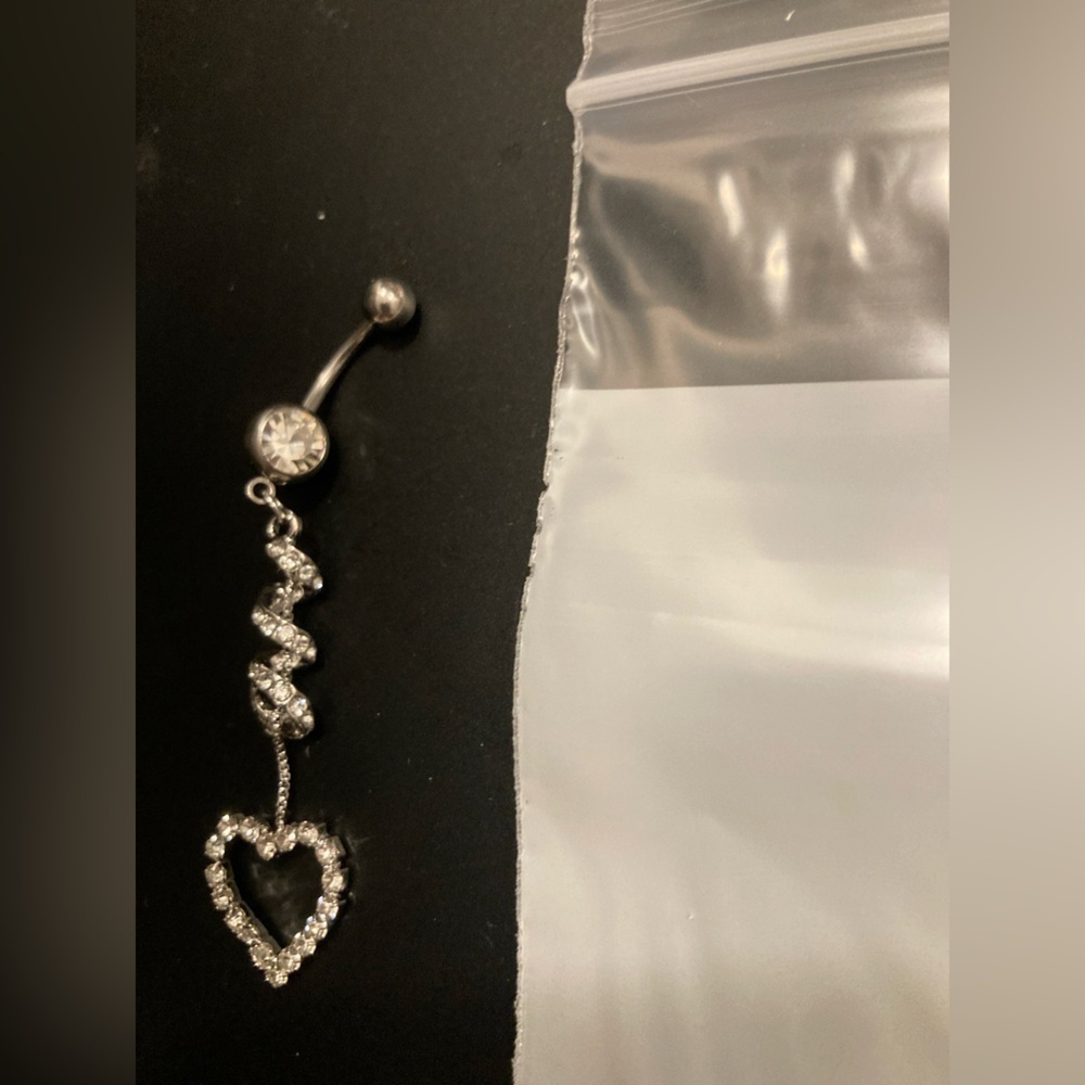 Belly button ring. Heart design & dangle style. Brand new in bag. Adorable - Picture 3 of 3